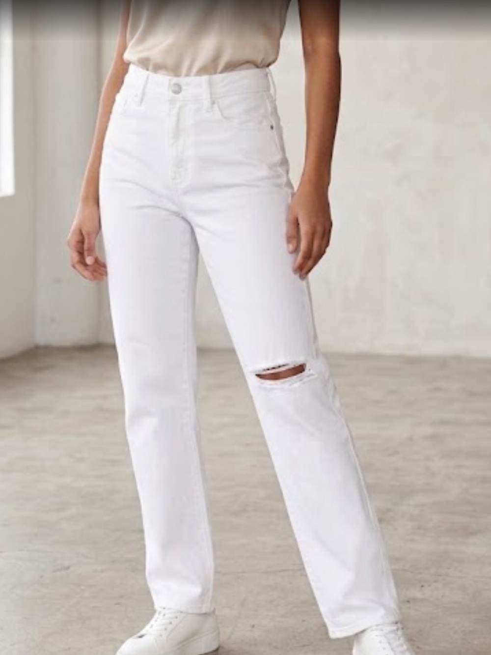 NWT Express White High-Rise straight ankle Jeans with Knee Rip
